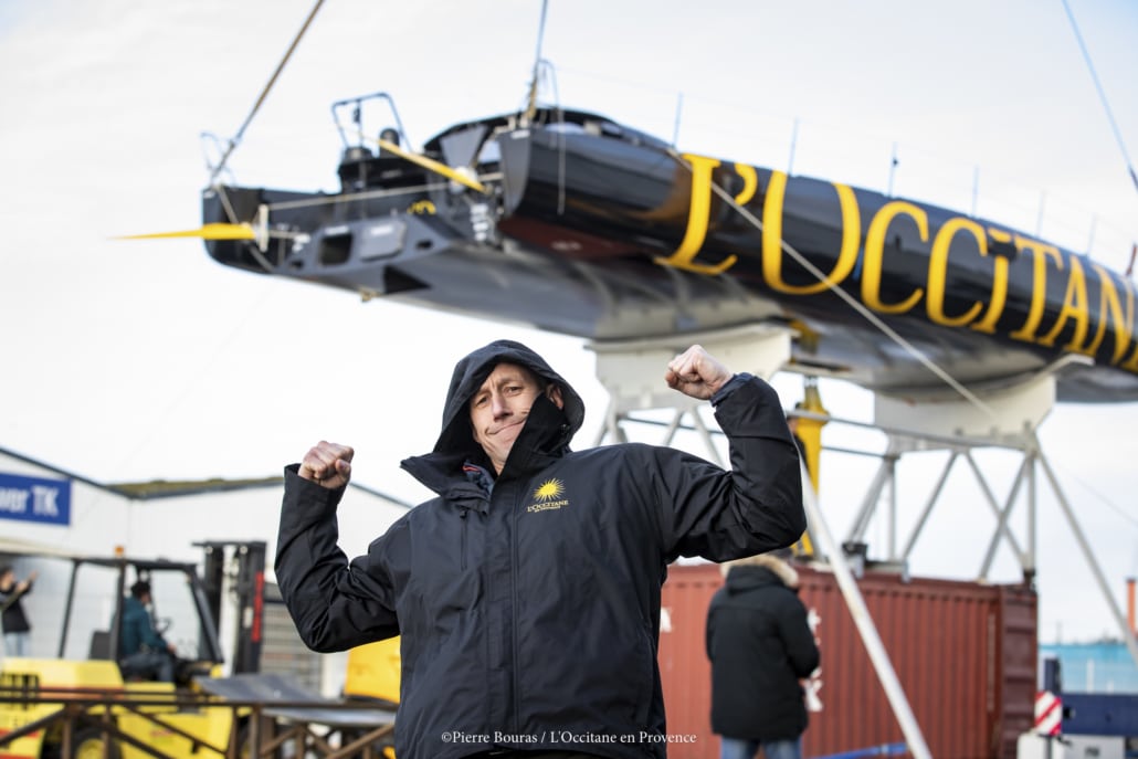 Armel Tripon met à l'eau son IMOCA L'Occtiane en Provence